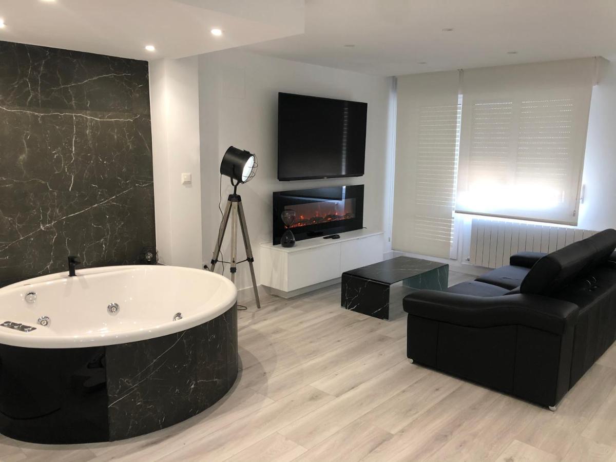 Black&white Suitte Plaza Noja