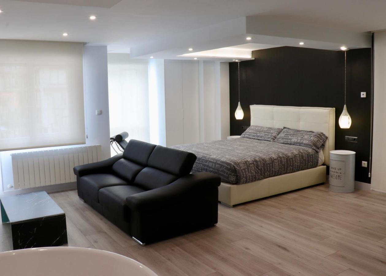 Black&white Suitte Plaza Apartment