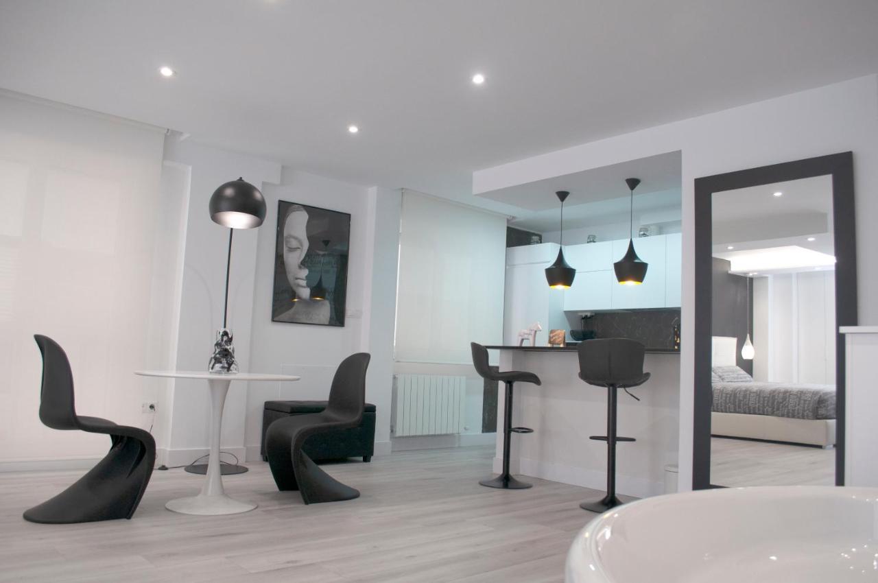 Black&white Suitte Plaza Noja